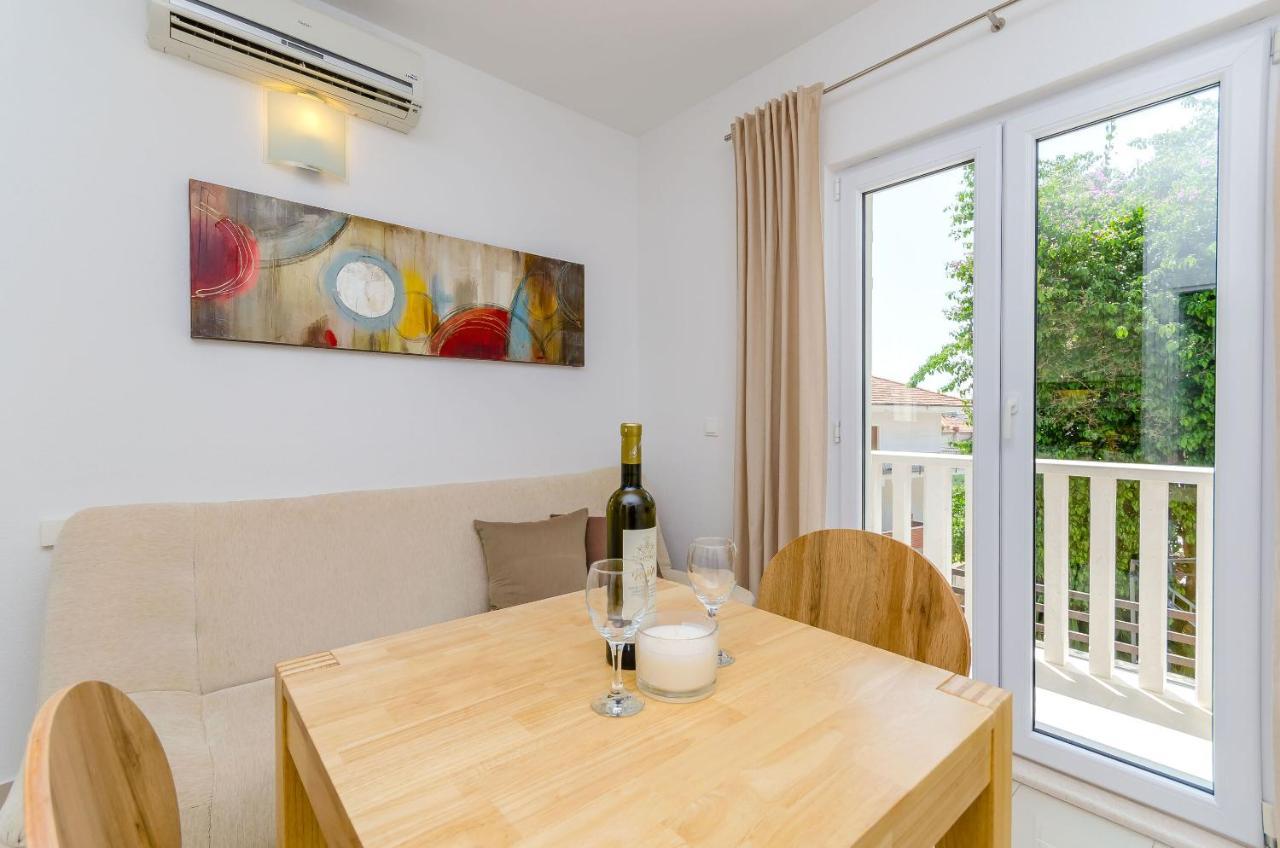 Apartments And Room Maestral Trogir Ngoại thất bức ảnh