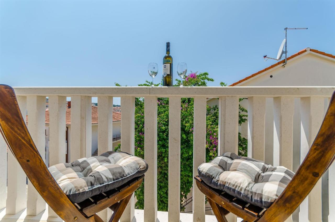 Apartments And Room Maestral Trogir Ngoại thất bức ảnh