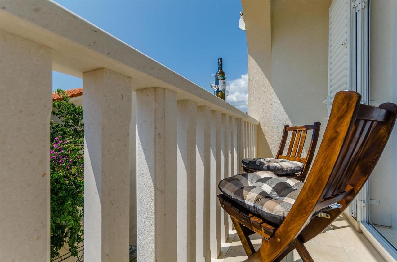 Apartments And Room Maestral Trogir Ngoại thất bức ảnh