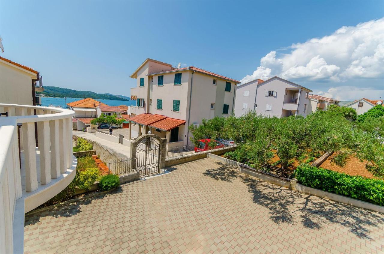 Apartments And Room Maestral Trogir Ngoại thất bức ảnh