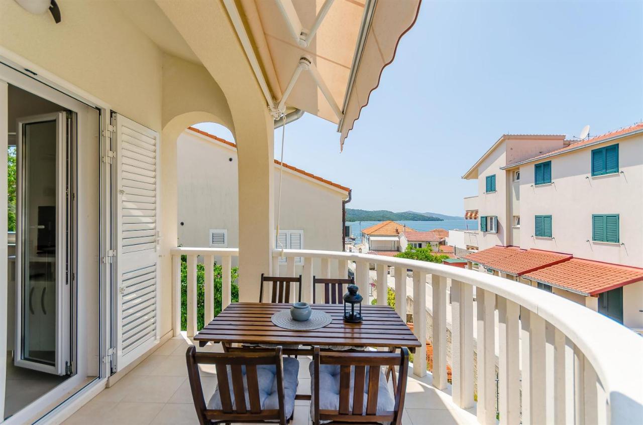 Apartments And Room Maestral Trogir Ngoại thất bức ảnh