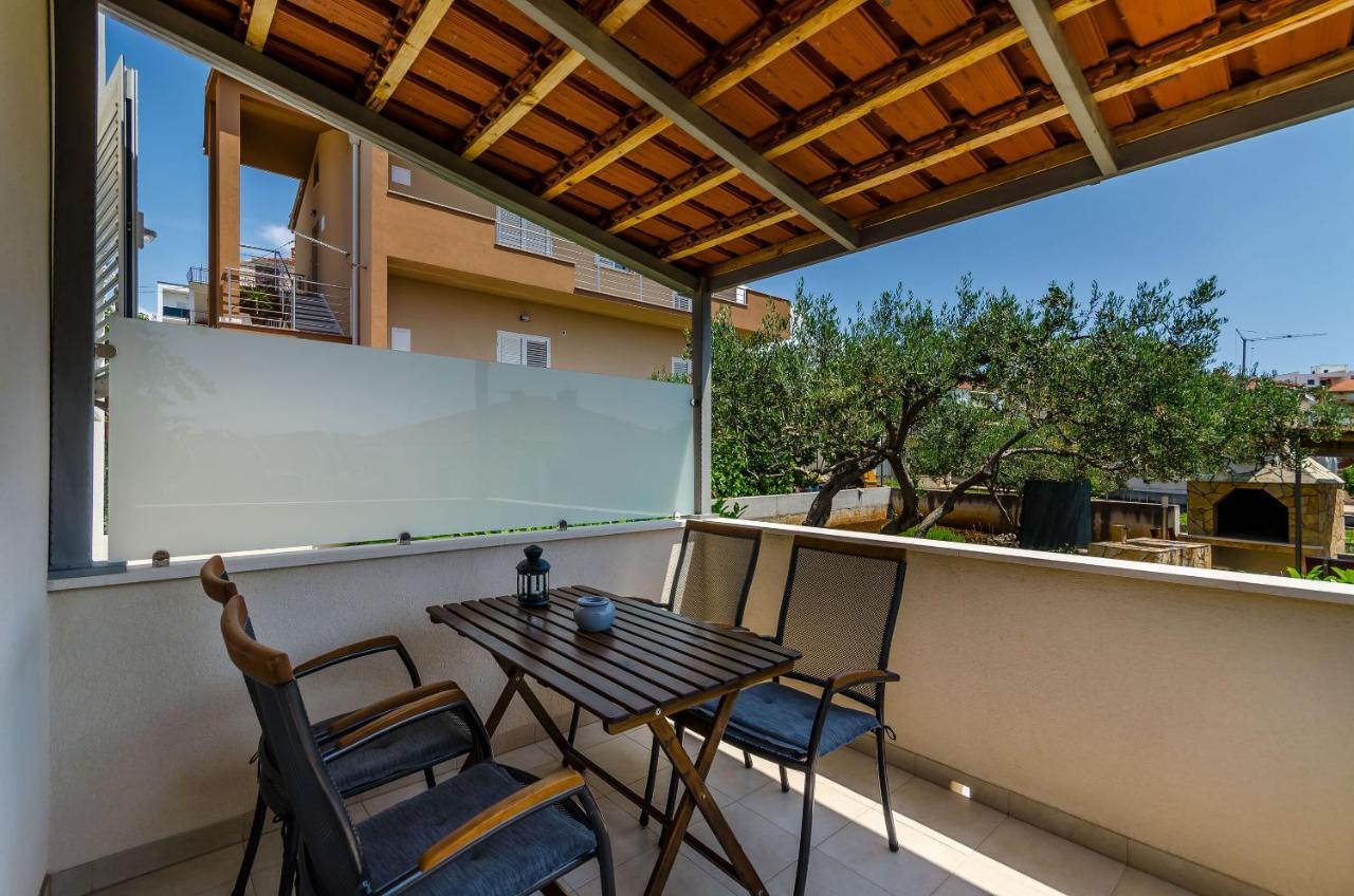 Apartments And Room Maestral Trogir Ngoại thất bức ảnh