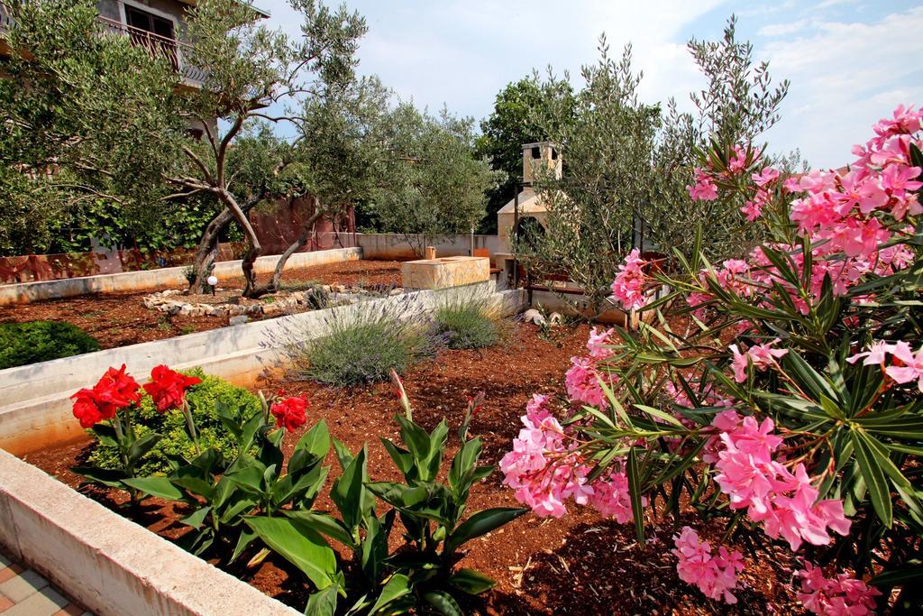 Apartments And Room Maestral Trogir Ngoại thất bức ảnh