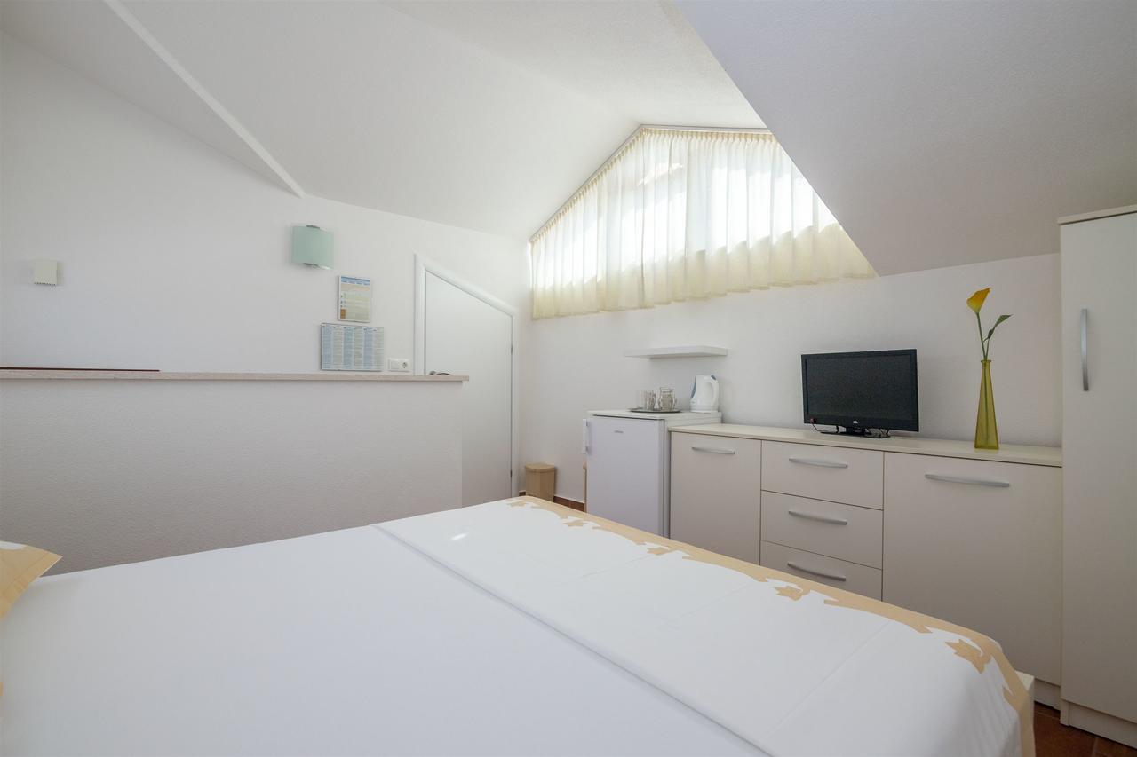 Apartments And Room Maestral Trogir Ngoại thất bức ảnh