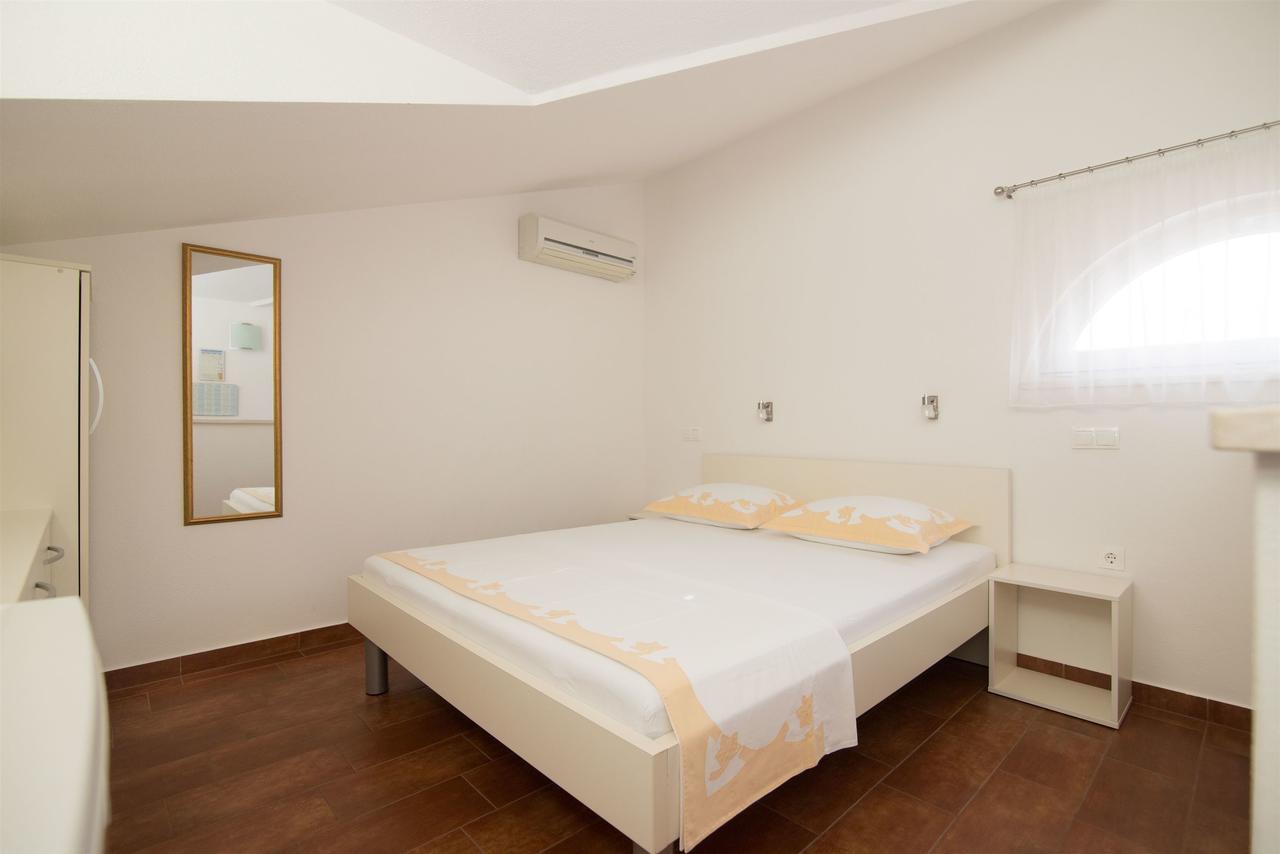 Apartments And Room Maestral Trogir Ngoại thất bức ảnh
